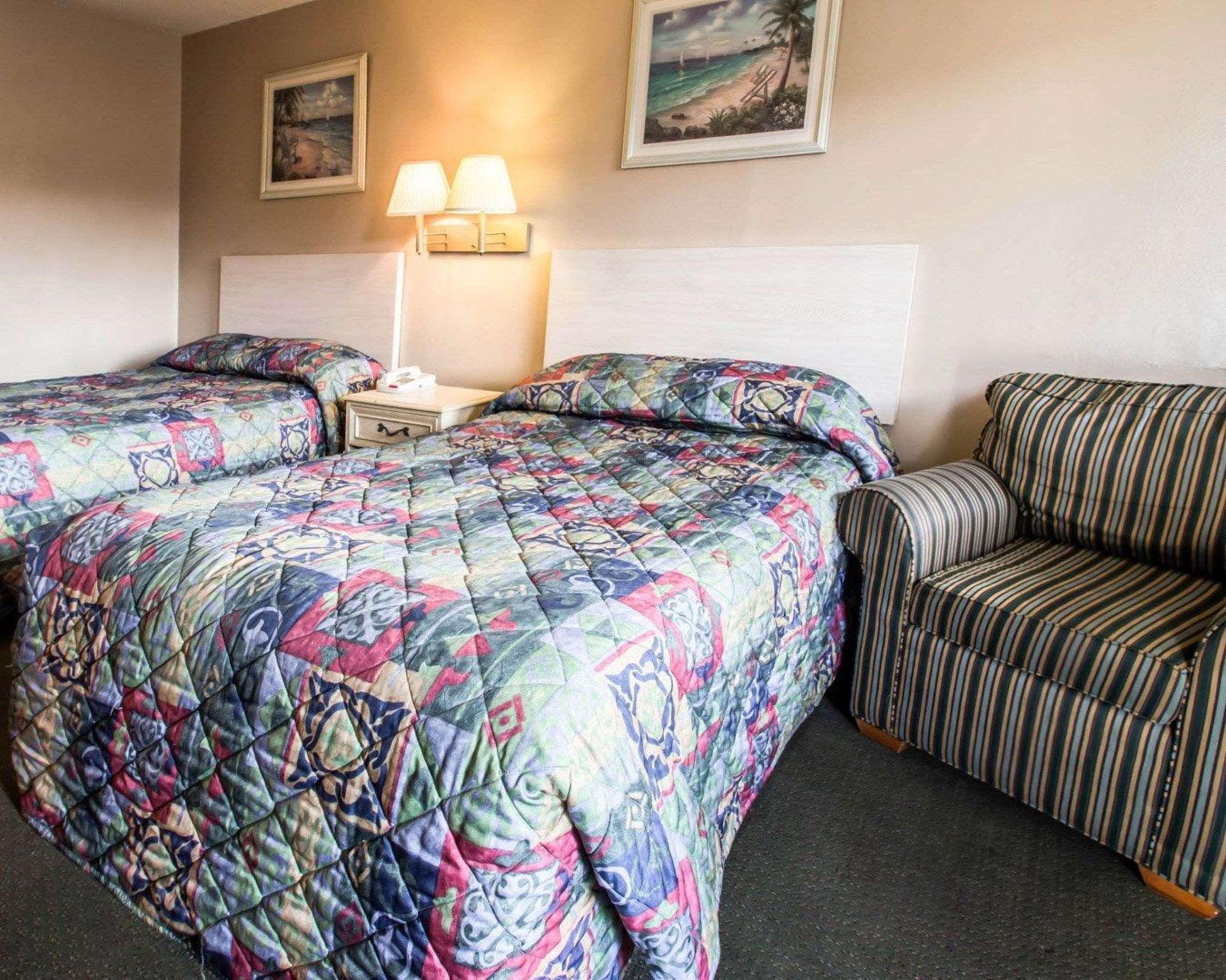 Rodeway Inn Forest City Bagian luar foto