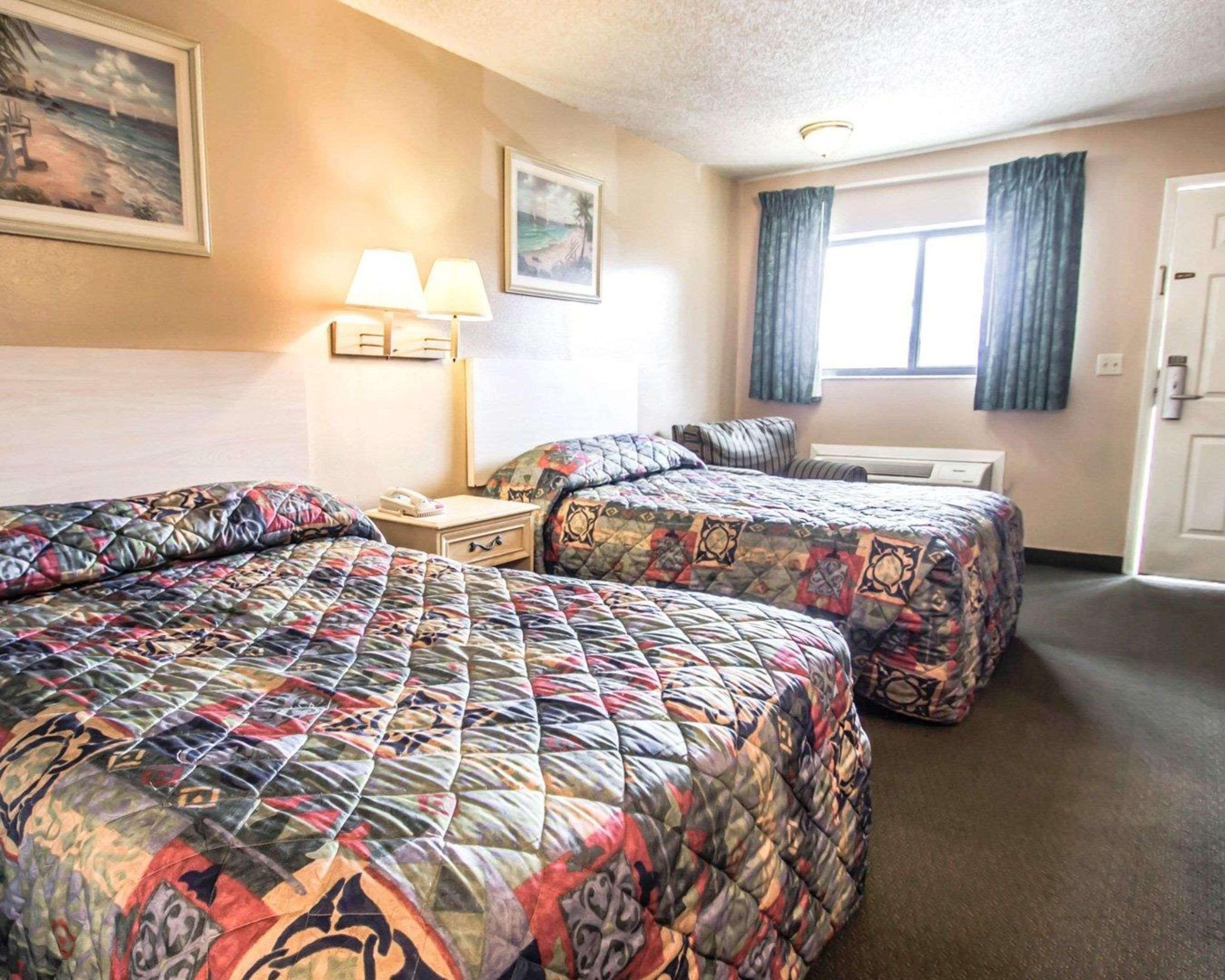 Rodeway Inn Forest City Bagian luar foto