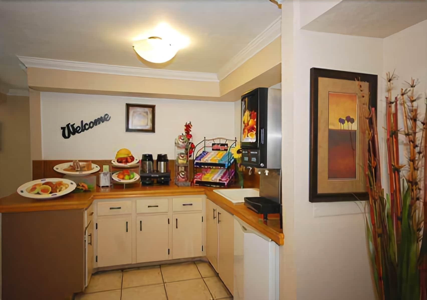 Rodeway Inn Forest City Bagian luar foto