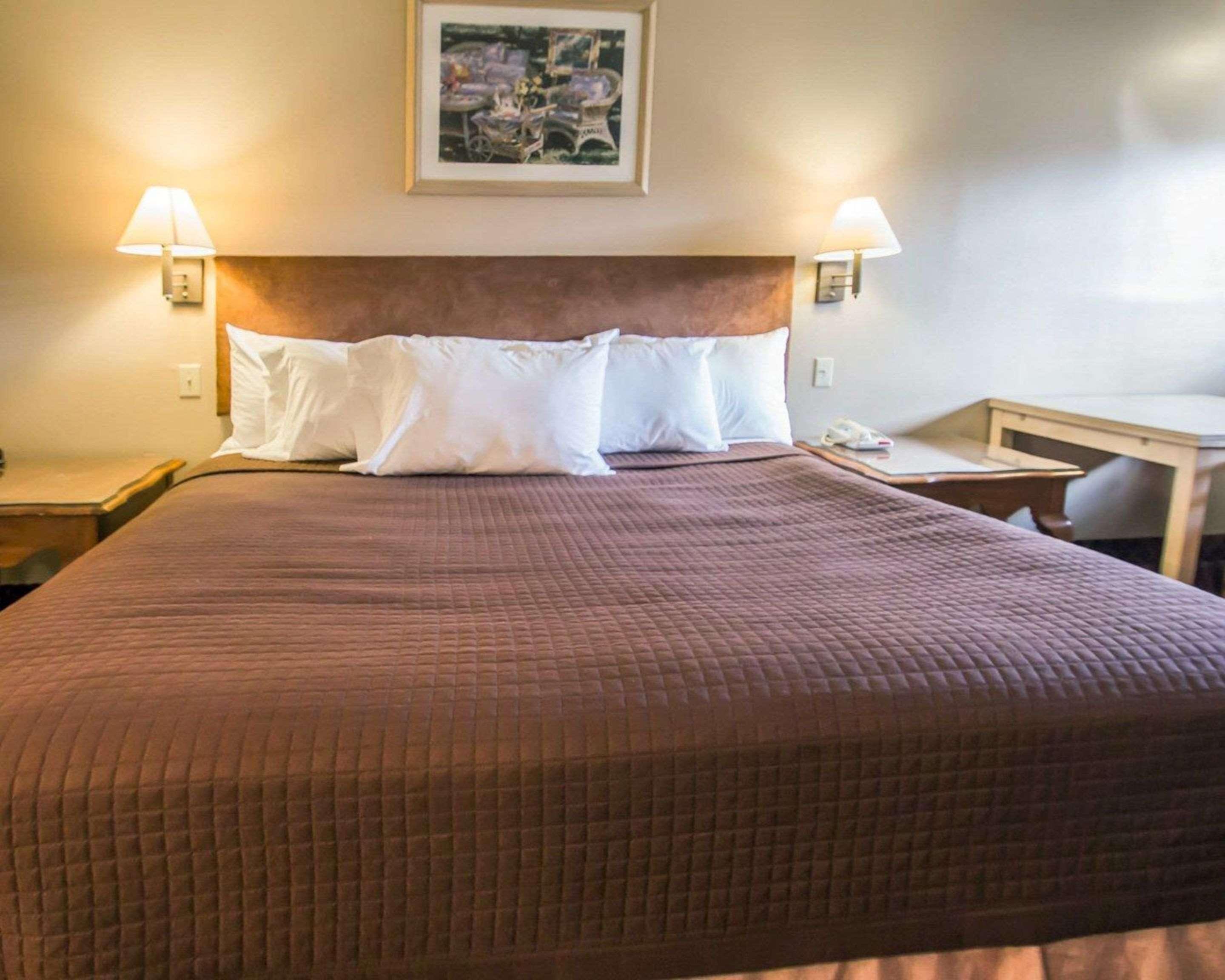 Rodeway Inn Forest City Bagian luar foto