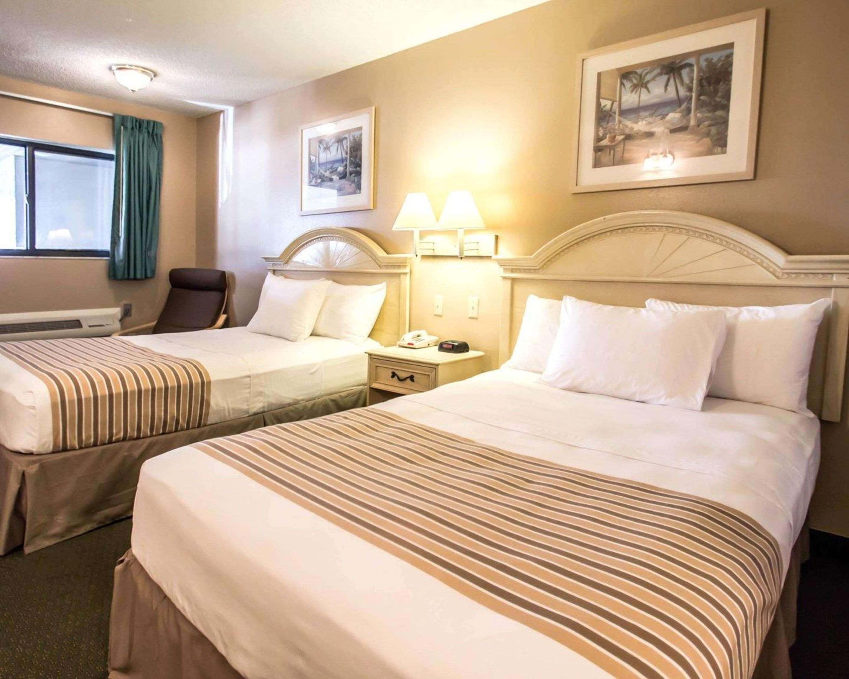 Rodeway Inn Forest City Bagian luar foto