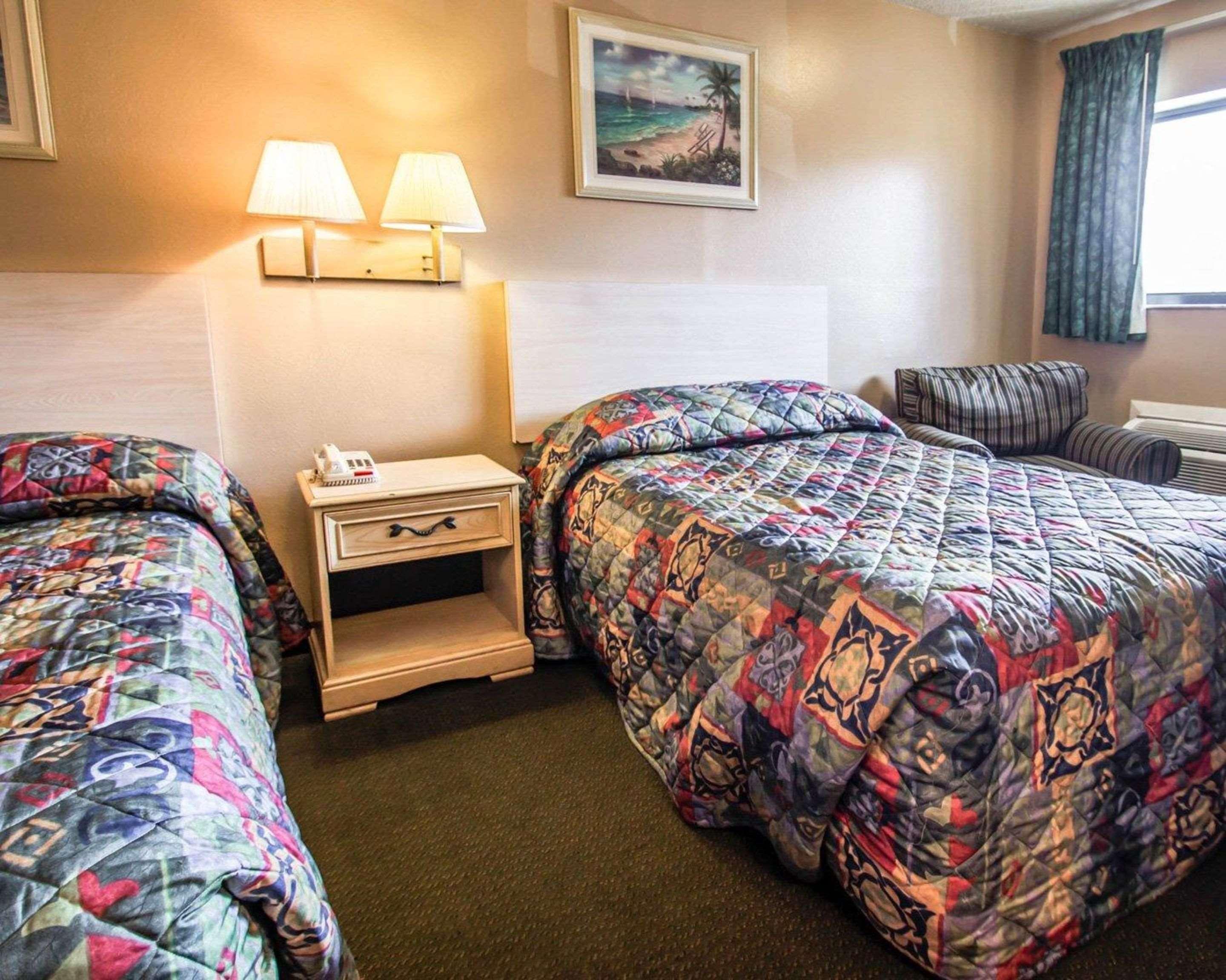 Rodeway Inn Forest City Bagian luar foto