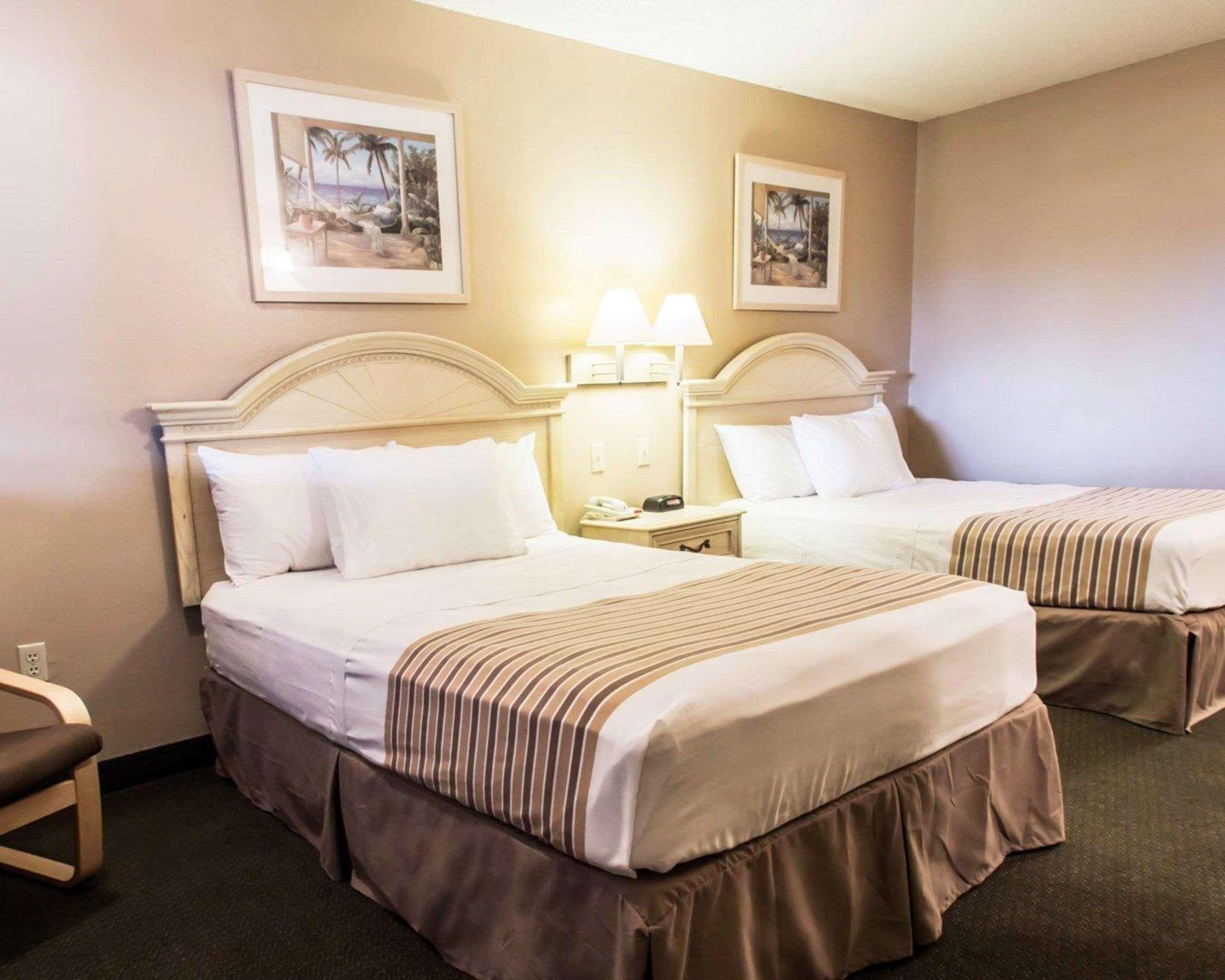 Rodeway Inn Forest City Bagian luar foto