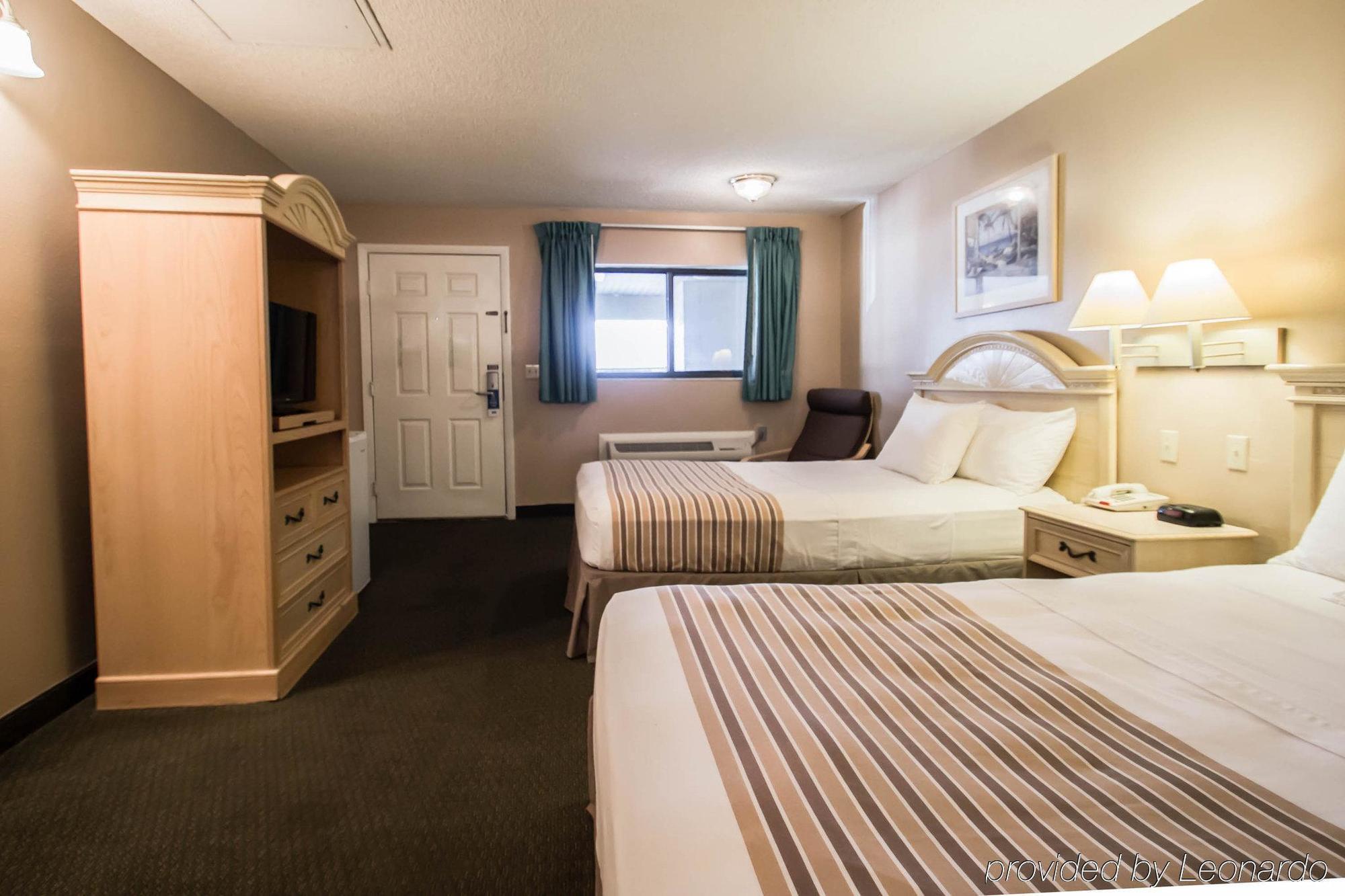 Rodeway Inn Forest City Bagian luar foto
