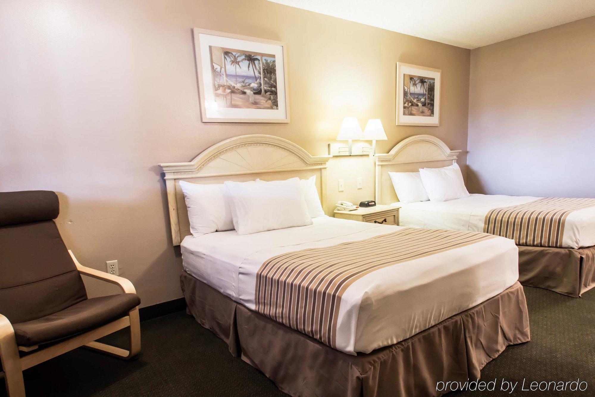 Rodeway Inn Forest City Bagian luar foto
