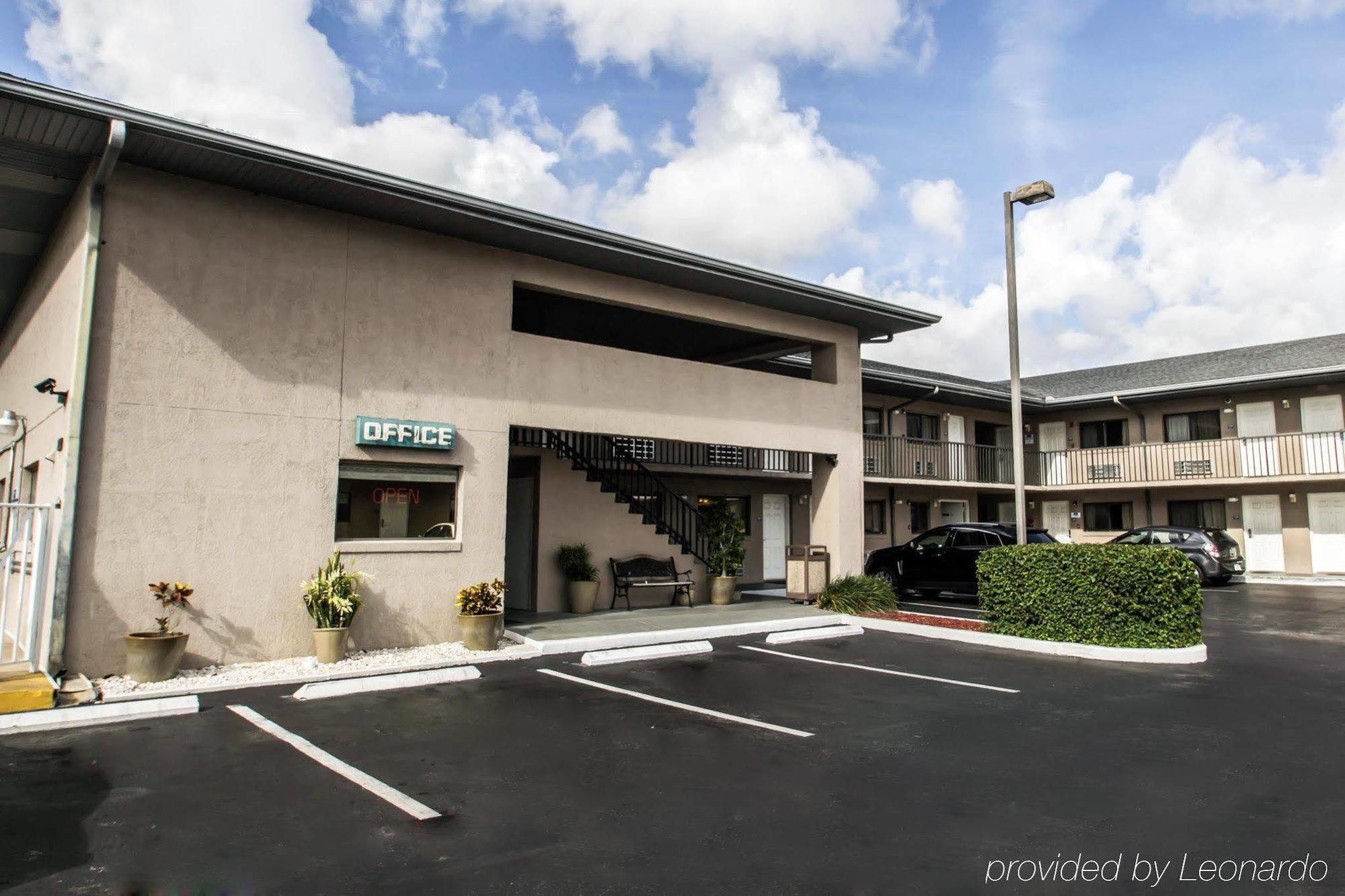 Rodeway Inn Forest City Bagian luar foto