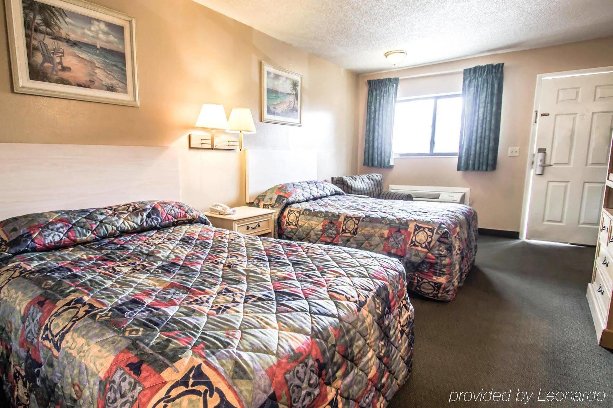 Rodeway Inn Forest City Bagian luar foto