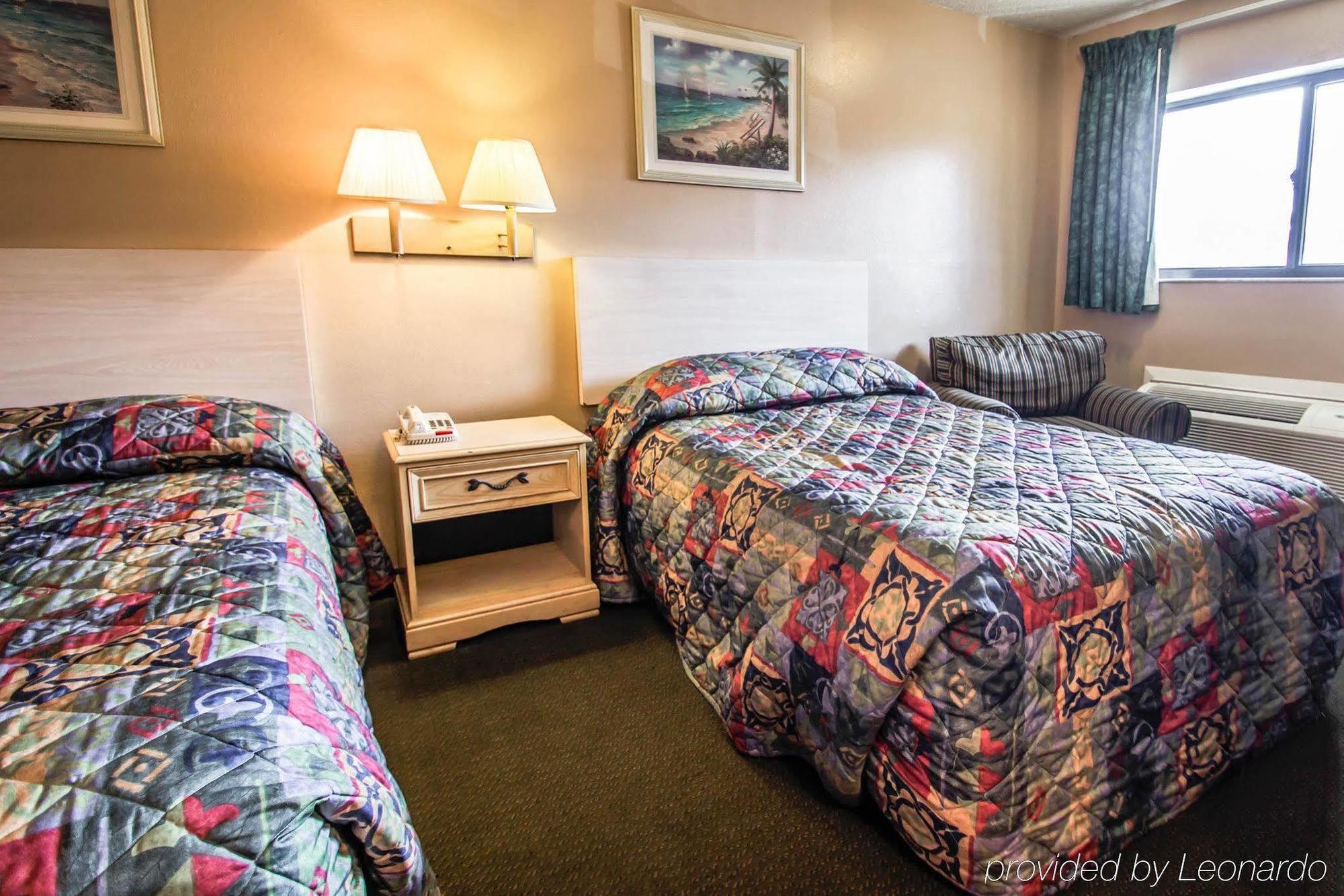 Rodeway Inn Forest City Bagian luar foto