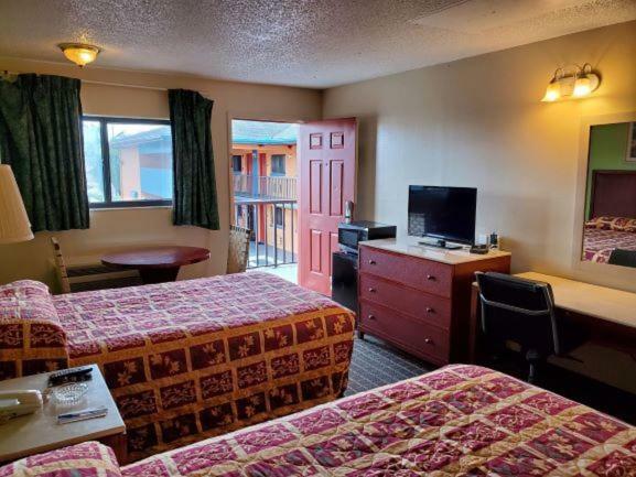 Rodeway Inn Forest City Bagian luar foto