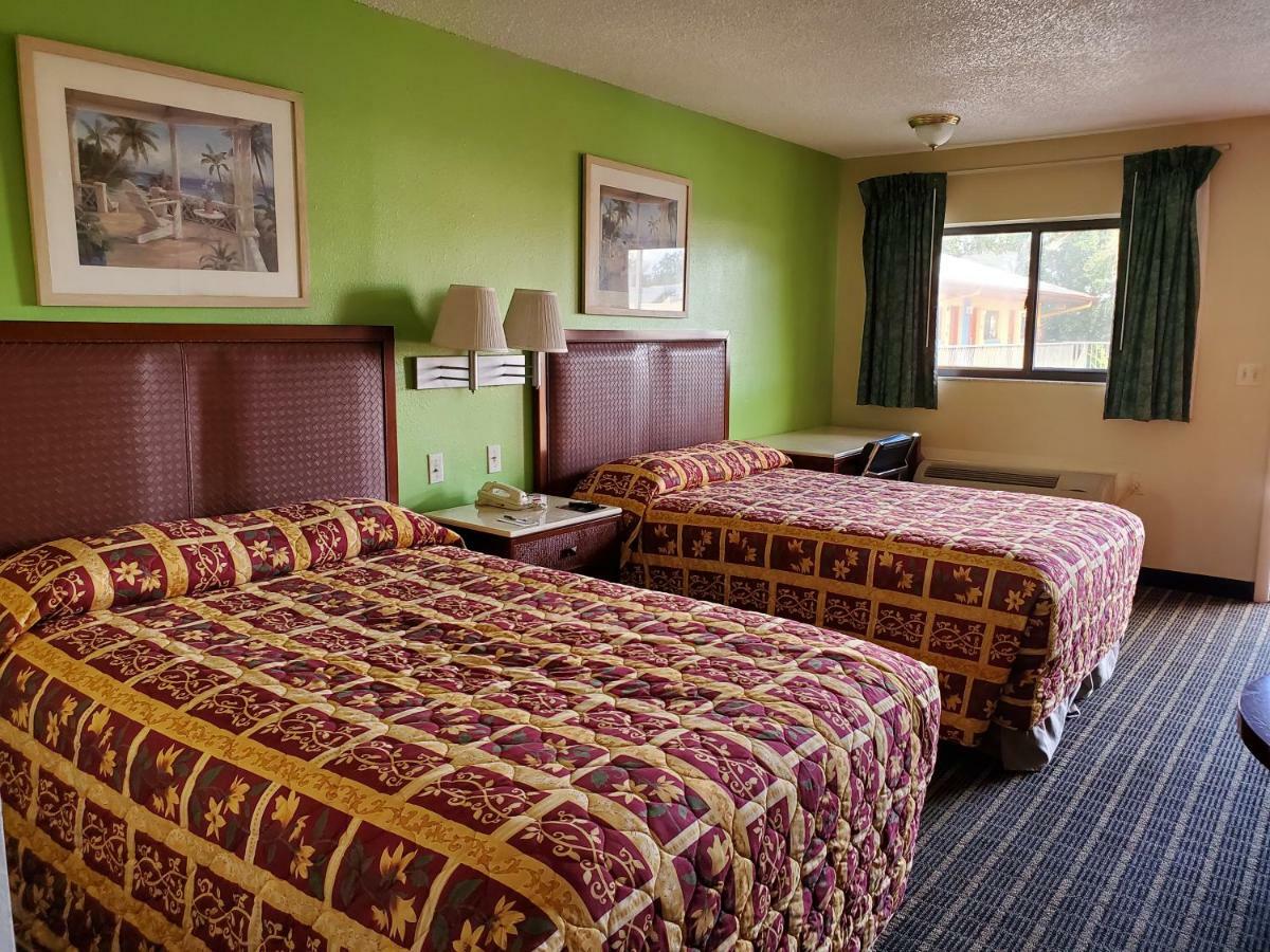 Rodeway Inn Forest City Bagian luar foto