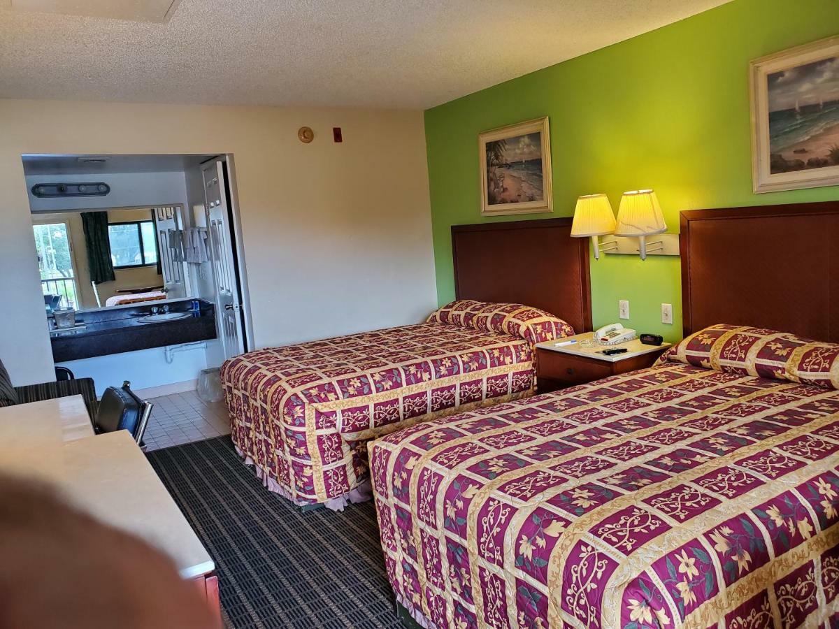 Rodeway Inn Forest City Bagian luar foto